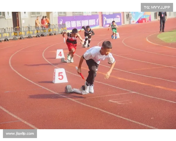 在赛场拼搏展现实力为家人赢得荣耀实现梦想与责任的完美结合